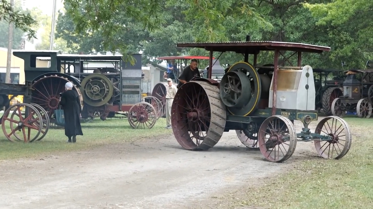 Амиши в США: трактора, используемые ими