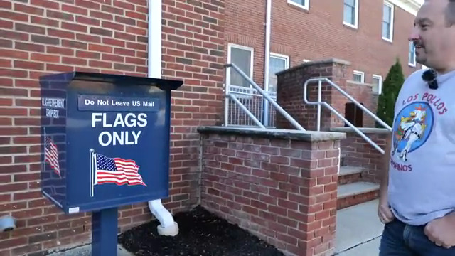 Ящик для приема старых государственных флагов в США